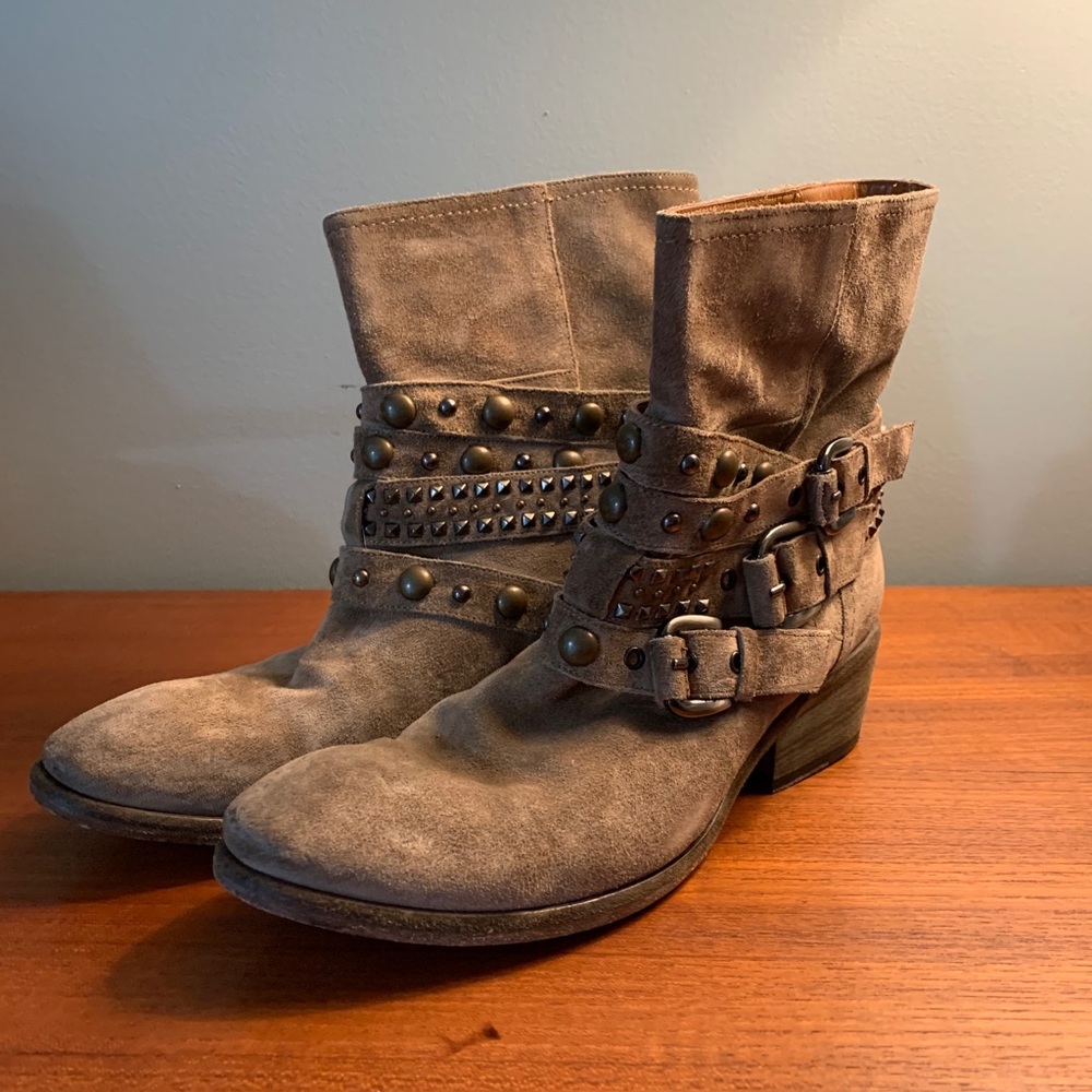 Strategia Cleo Italian Suede Boots 40 or 10